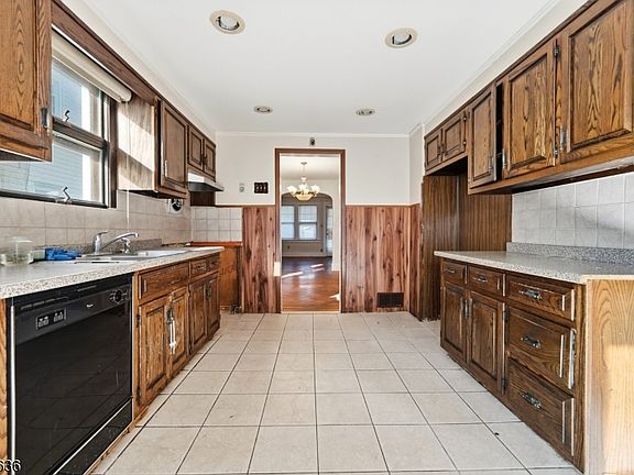 5th image of 2138 Stecher Ave