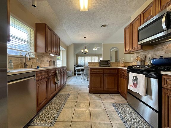 2nd image of 1710 Creekpoint Dr