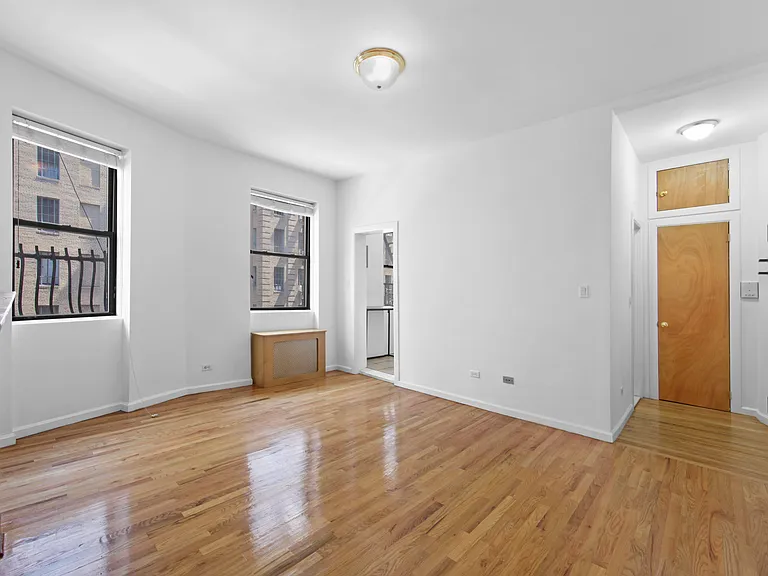 342 W 56th St #4A — Photo 4