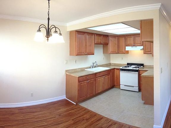 2nd image of 1226 W Gardena Blvd