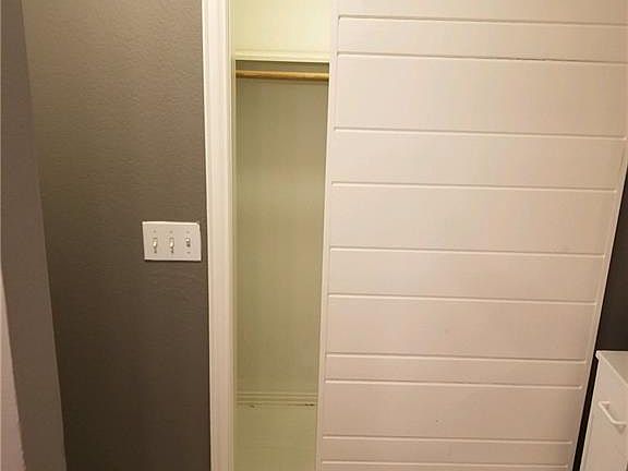 4th image of 2414 Forest Brook Ln APT B