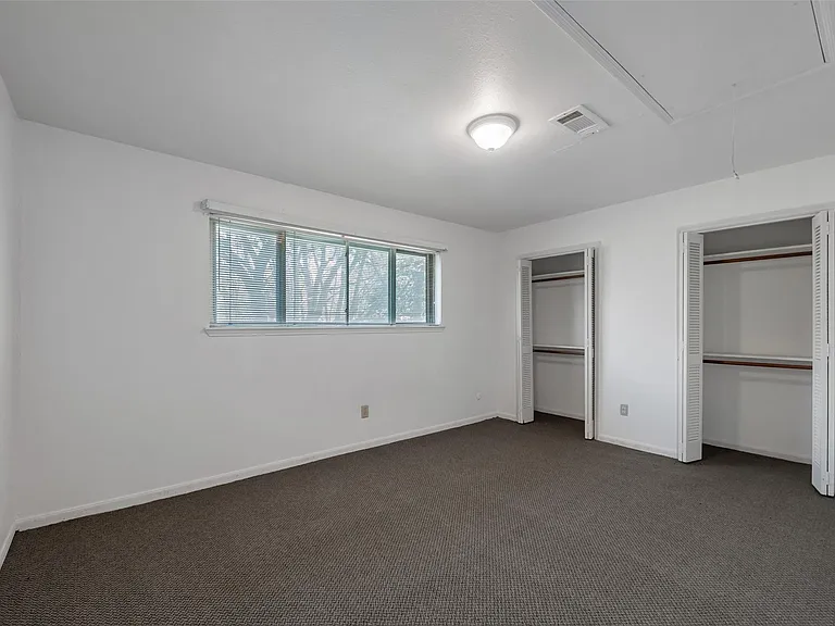 1915 Mustang Springs Dr — Photo 25
