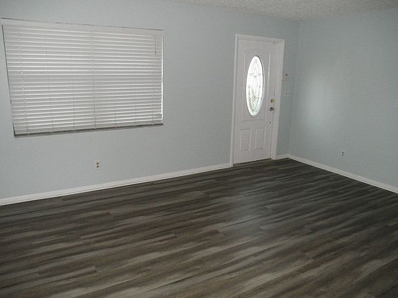 3rd image of 4648 Summit Blvd