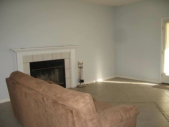 2nd image of 717 Meadowview Ln