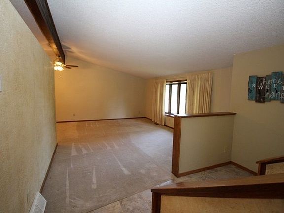 3rd image of 416 N Hillside St