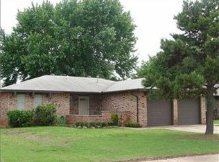 716 Robin Hill Rd, Edmond, OK 73003
