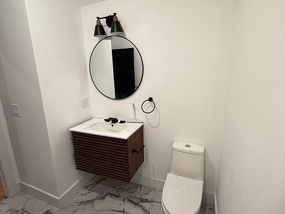 4th image of 18 Windsor Rd #1