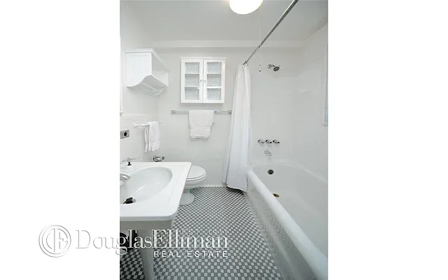 Sold by Douglas Elliman | media 15