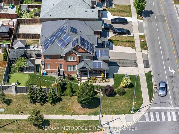 3rd image of 2 Brentwick Dr
