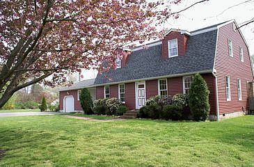 2nd image of 23 King St