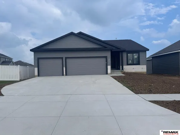 6920 N 8th St, Lincoln, NE 68521