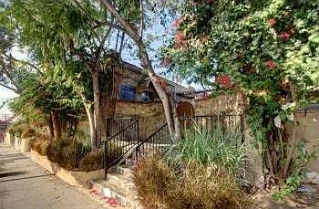 2nd image of 3929 Melrose Ave