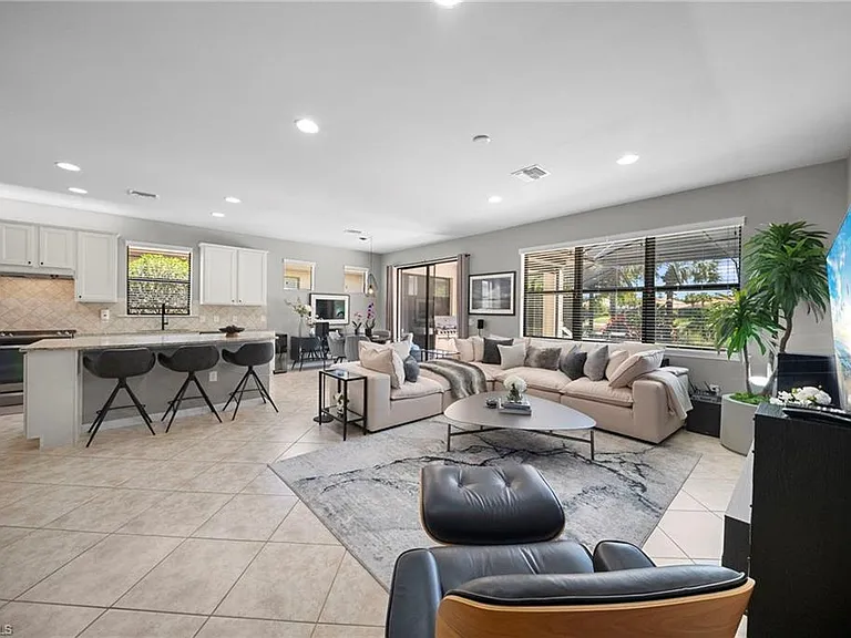 7052 Live Oak Dr — Photo 18