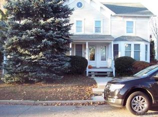 39 Mechanic St, Huntington, NY 11743