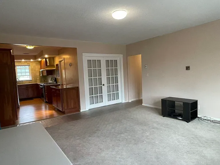 30 Lake Shore Ct #4 — Photo 2