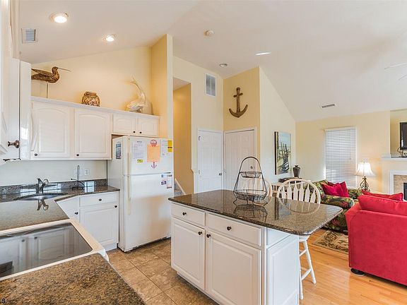 5th image of 3232 Asbury Ave #2