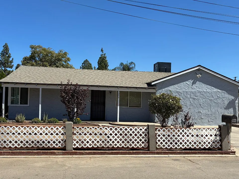 3092 W Floradora Ave
