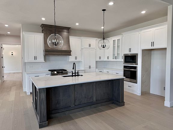 3rd image of 5966 S Holland Avenue
