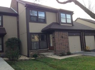 167 Shadowbend Dr, Wheeling, IL 60090