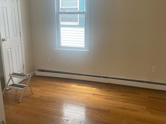 5th image of 30 Hinsdale Pl APT 1