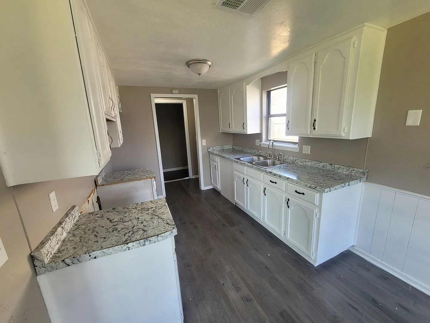 Coming Soon! Rare 5 Bedroom Home In South Okc / Moore Schools! — Photo 4