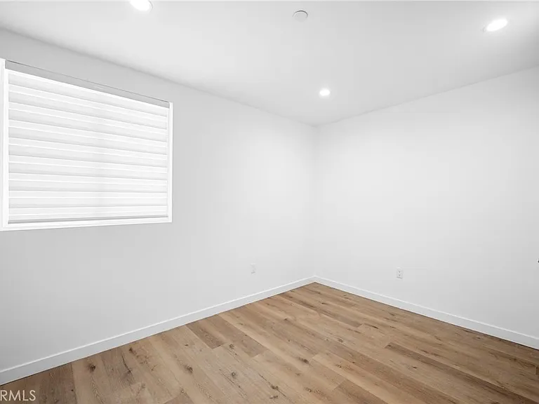 11047 Yarmouth Ave — Photo 16