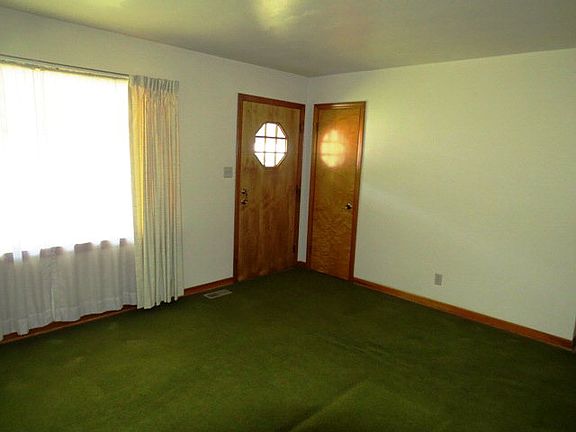 5th image of 530 Laurel Dr
