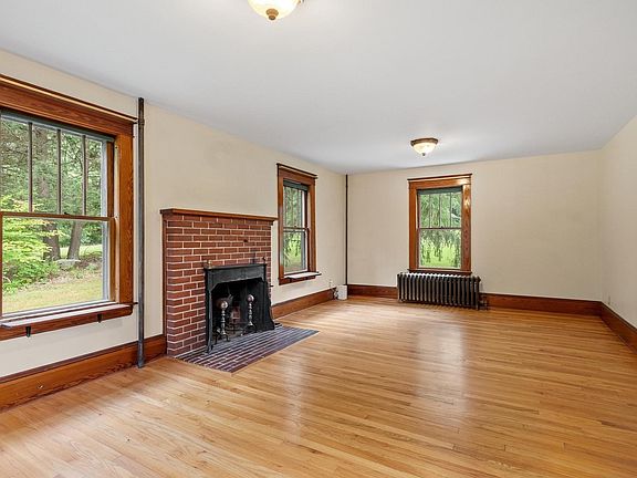5th image of 95 Mill St