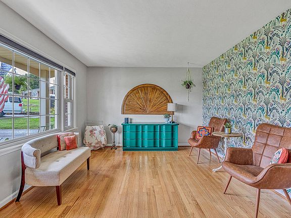4th image of 621 Aragona Dr