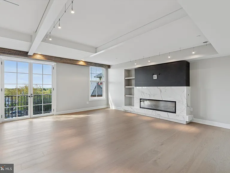 50 N Main St #302 — Photo 14
