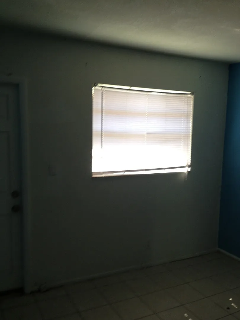 709 Sw 15 Ave - Comm 8 — Photo 2