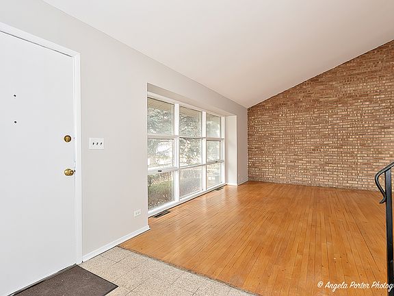 3rd image of 918 N Milwaukee Ave APT F