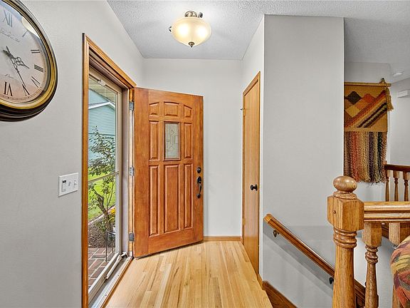 3rd image of 1425 NW Pebble Dr