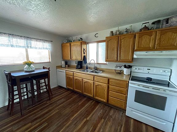 3rd image of 713 Sierra St