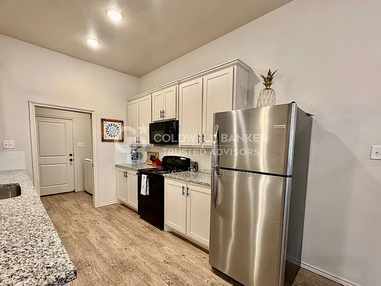 5528 Lehigh St — Photo 9