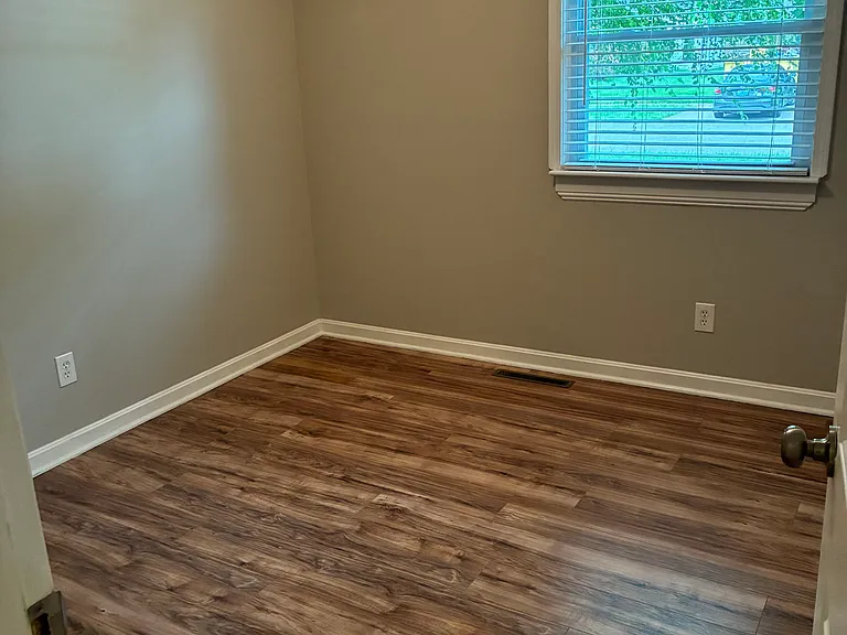 2405 Vinedale Ave — Photo 12