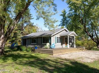 5327 Weechik Rd, Sawyer, MI 49125