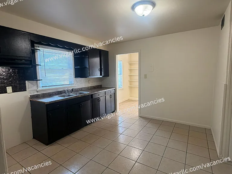 727 Mount St — Photo 6