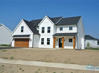 109 Barton Creek Dr, Perrysburg, OH 43551