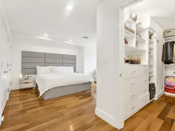 447 Avenue P image 13 of 19