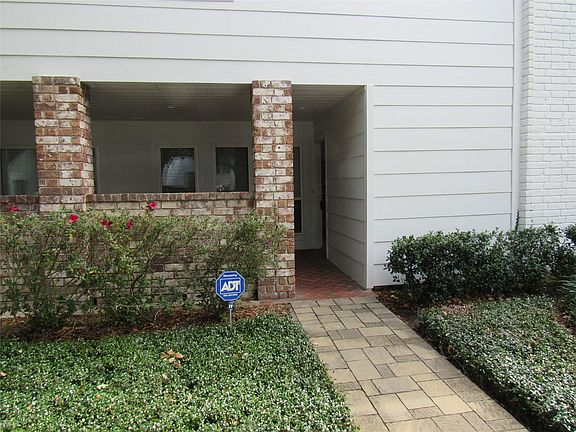 2nd image of 8918 Chatsworth Dr