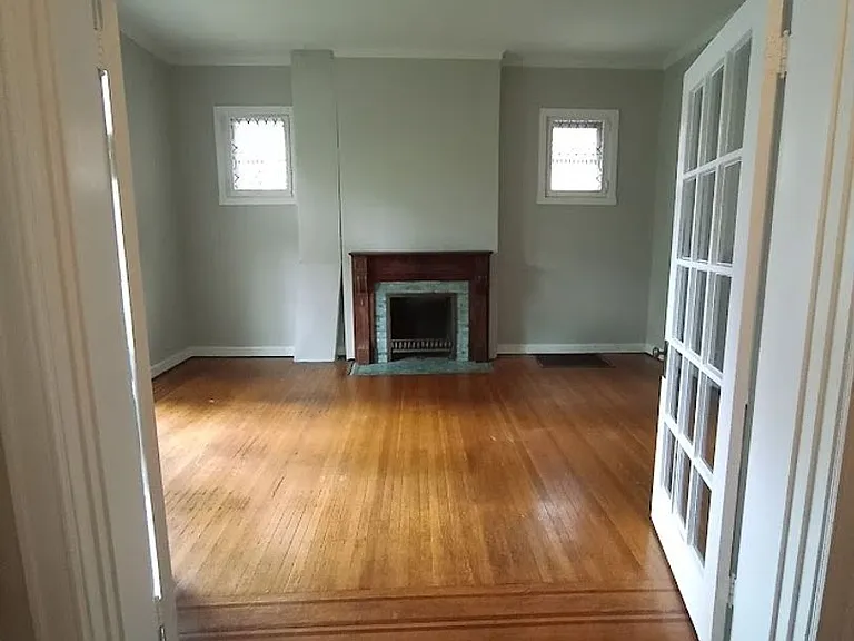 415 Belgravia Ct — Photo 10