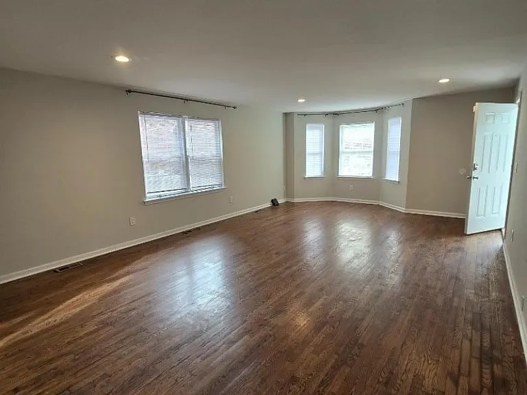 212 N Walnut St — Photo 5