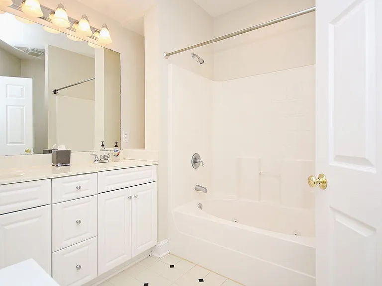 1052 Glenwood Station Ln #201 — Photo 11
