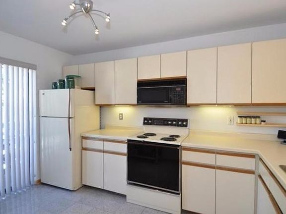 2nd image of 4517 W Westchester Sq #4517