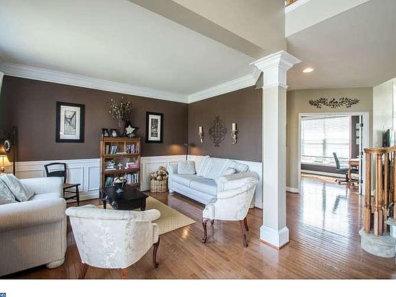 4th image of 136 Plymouth Pl