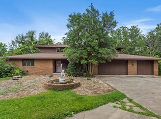 1002 Timberview Ln, Monticello, IL 61856
