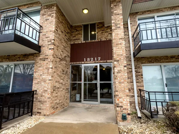 18217 Hart Dr APT 1A, Homewood, IL 60430