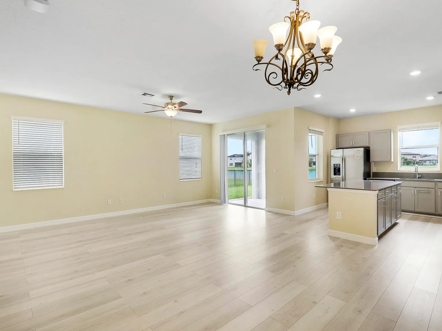 4 bed, 2.0 bath, 1856 sqft, $2,700 — Photo 4