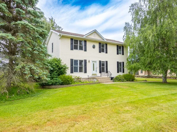 281 Dewey St, Churchville, NY 14428